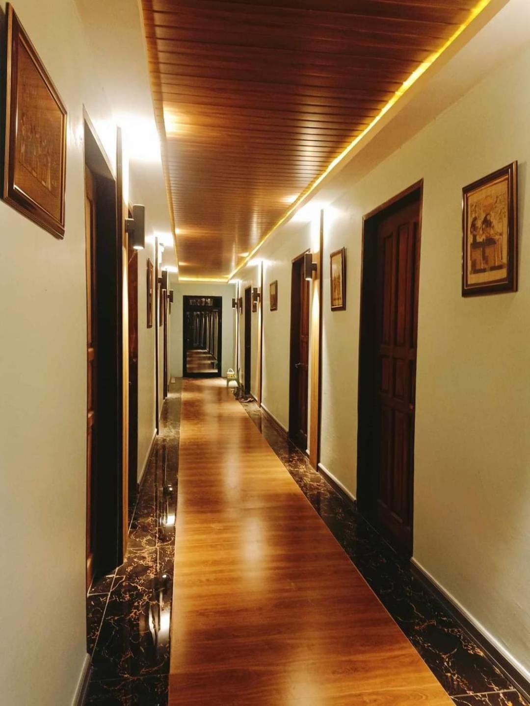 Gbu Loboc River Guesthouse Bagian luar foto