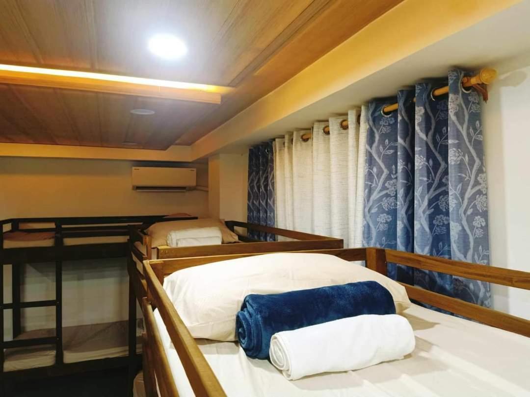 Gbu Loboc River Guesthouse Bagian luar foto