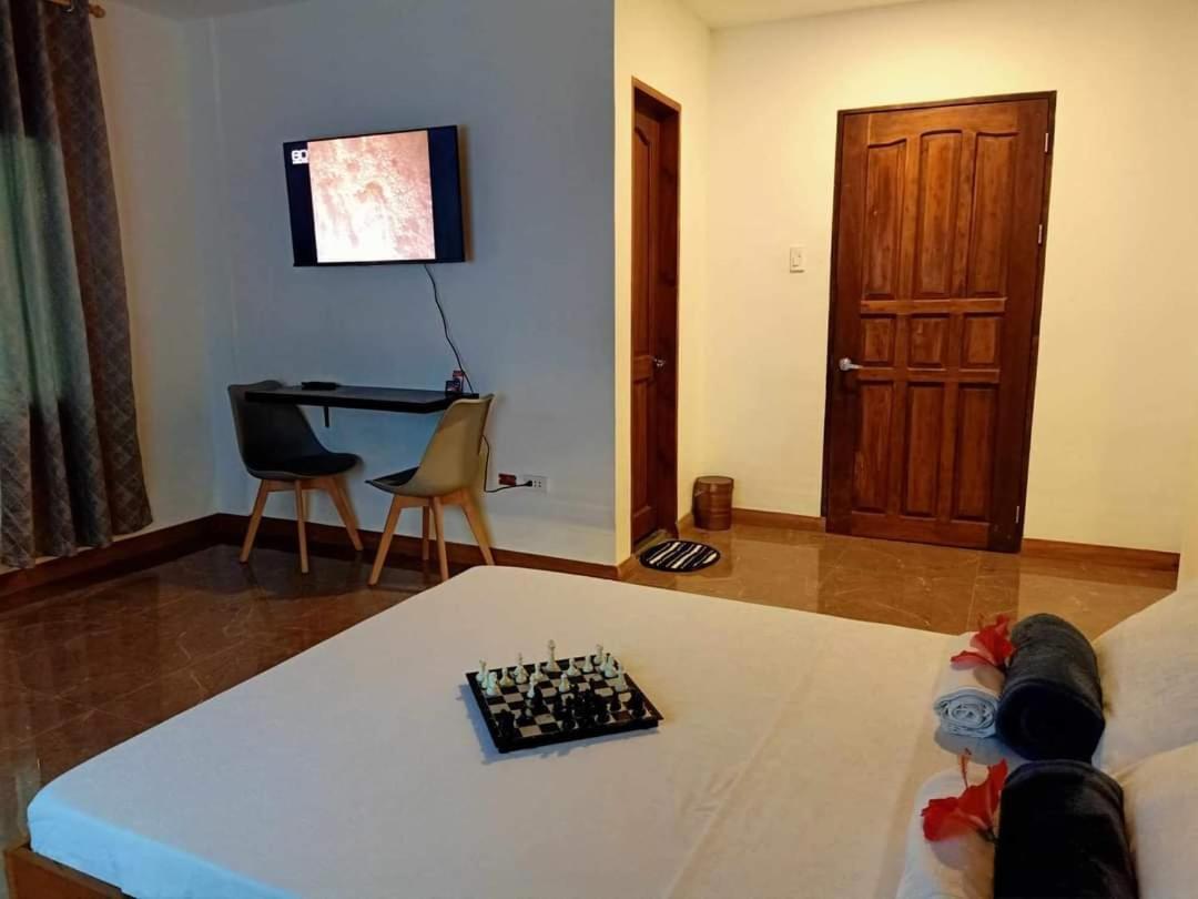 Gbu Loboc River Guesthouse Bagian luar foto