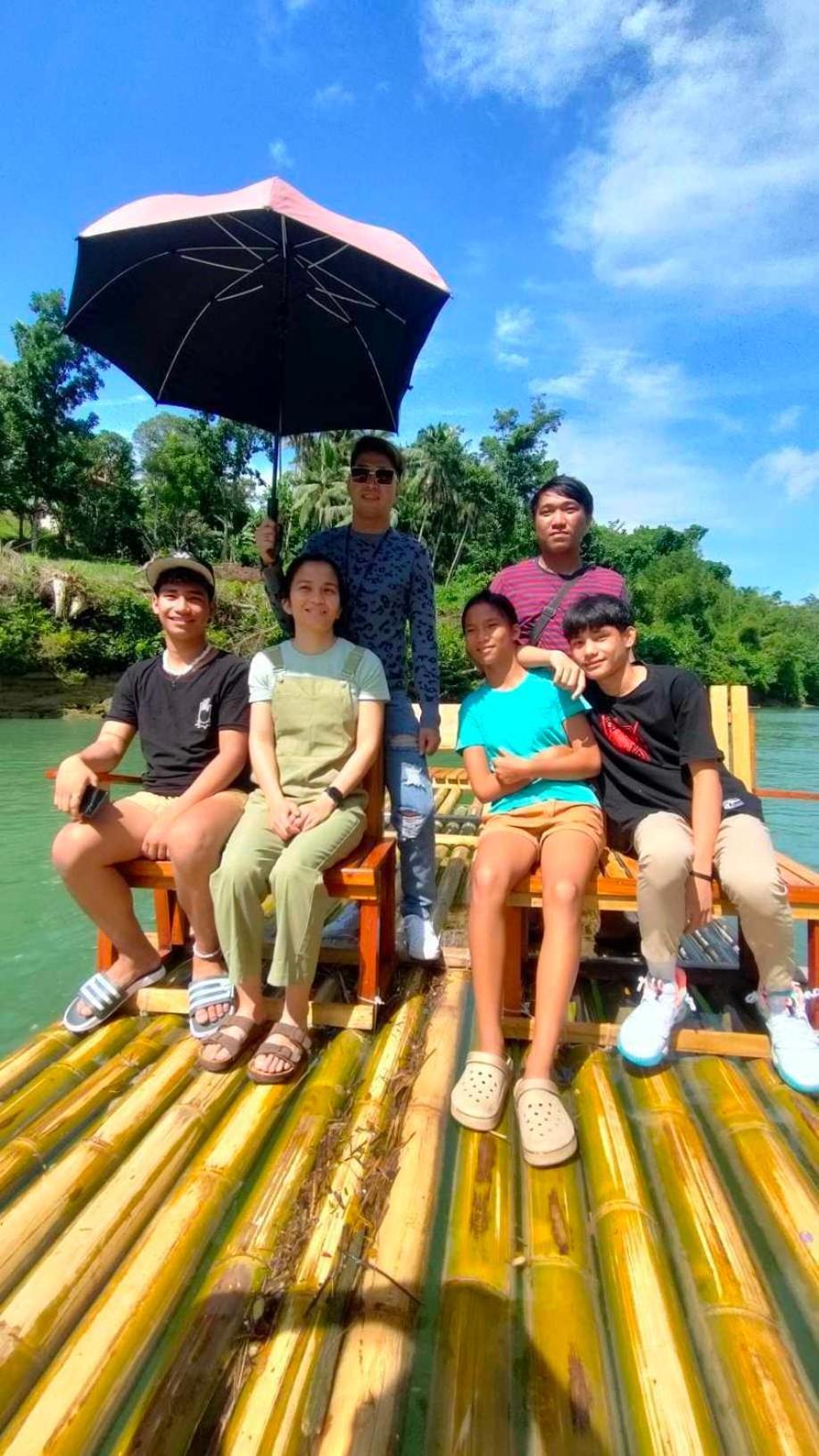 Gbu Loboc River Guesthouse Bagian luar foto