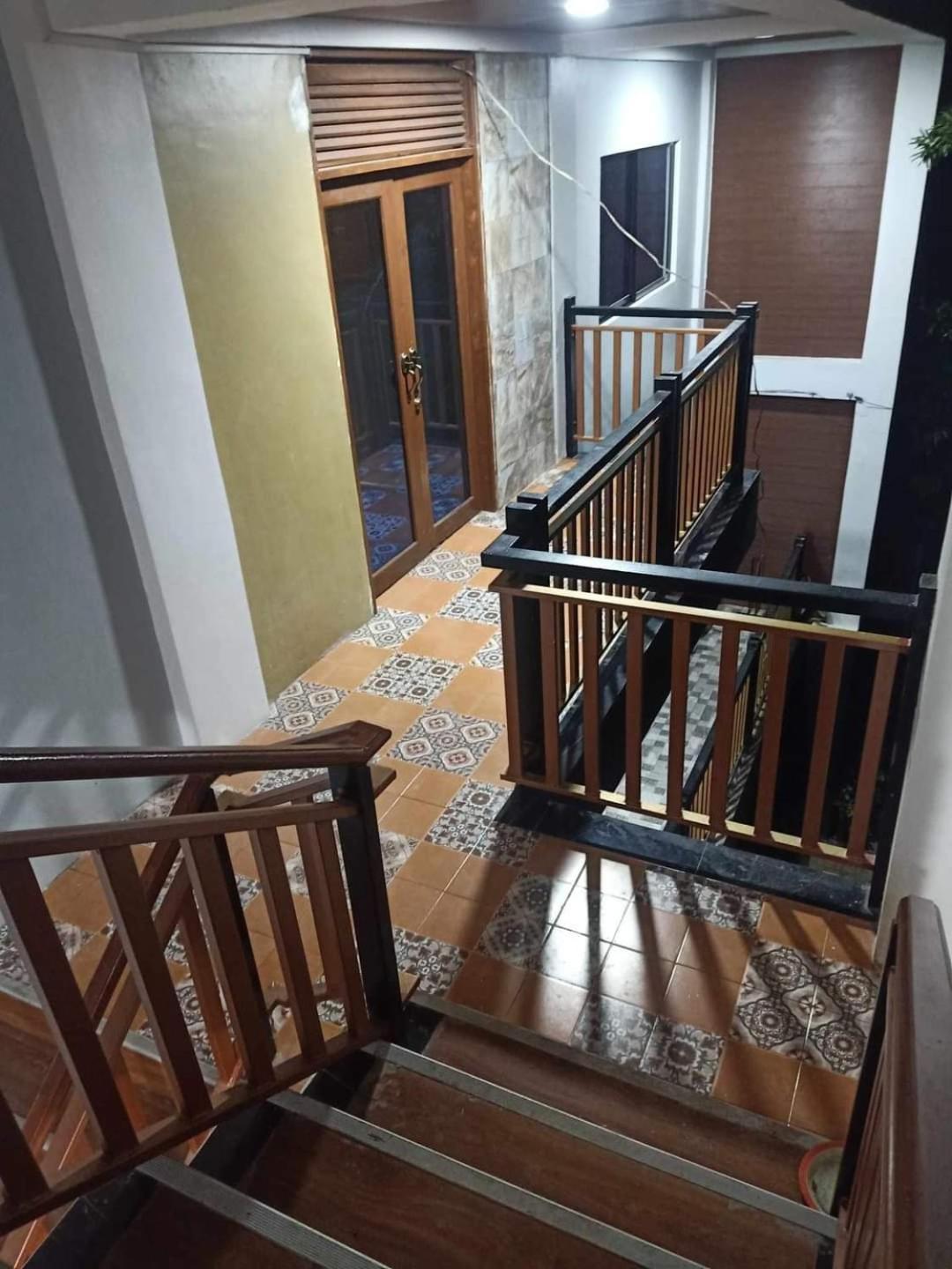 Gbu Loboc River Guesthouse Bagian luar foto