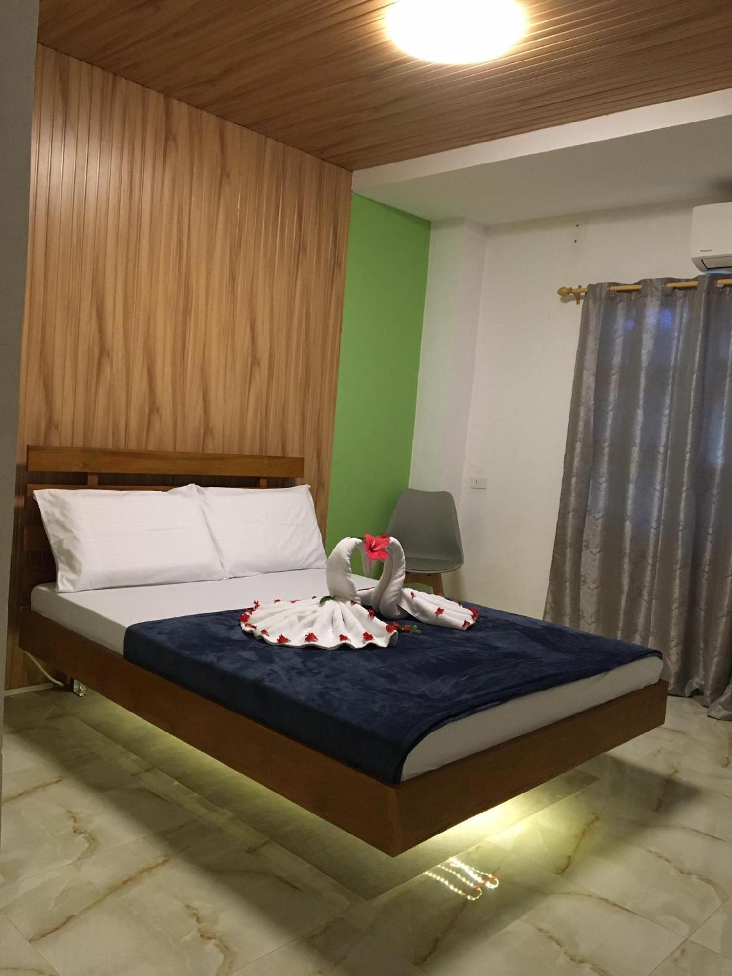 Gbu Loboc River Guesthouse Bagian luar foto
