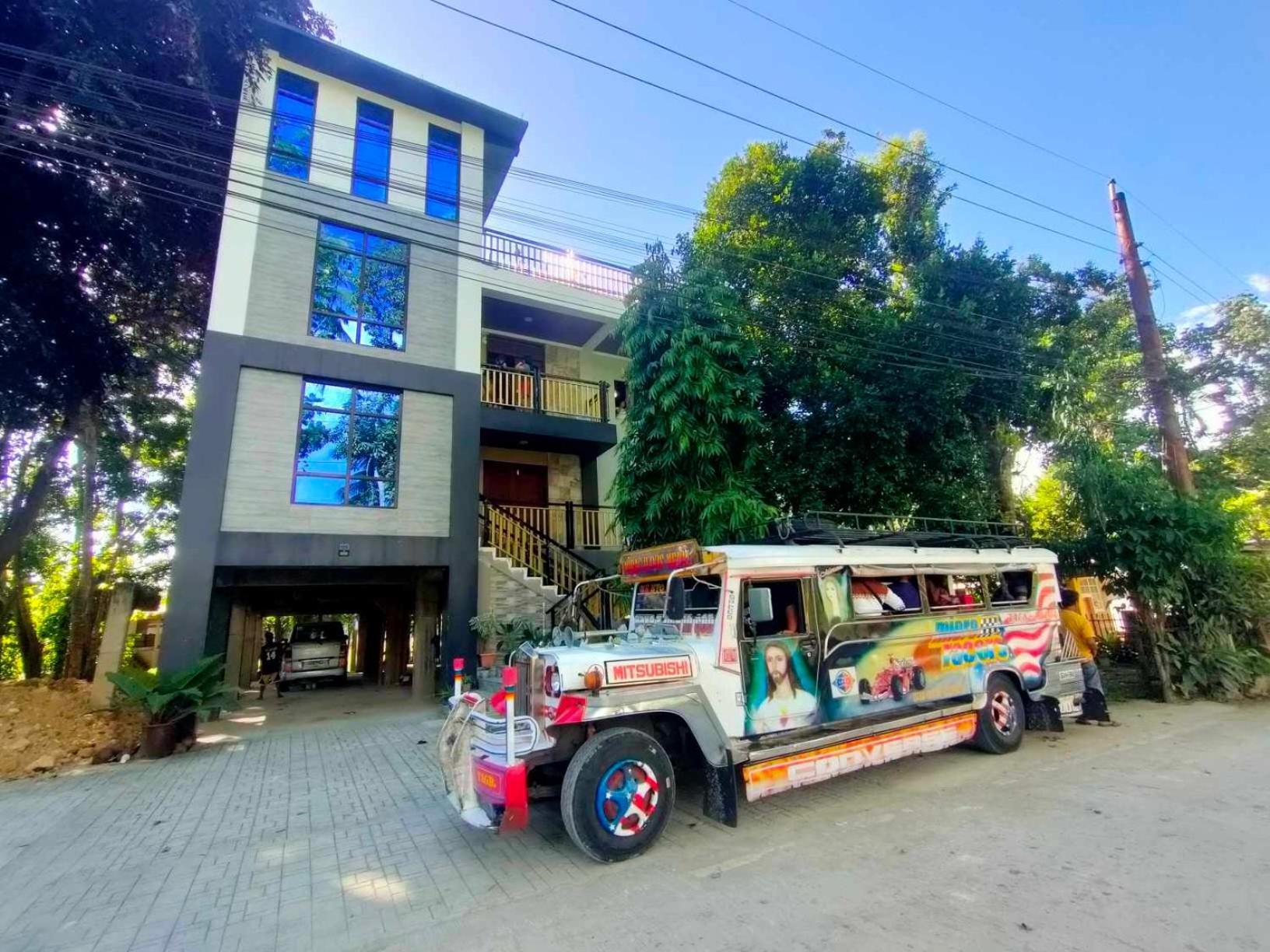 Gbu Loboc River Guesthouse Bagian luar foto