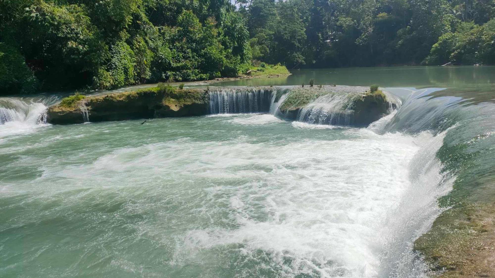 Gbu Loboc River Guesthouse Bagian luar foto