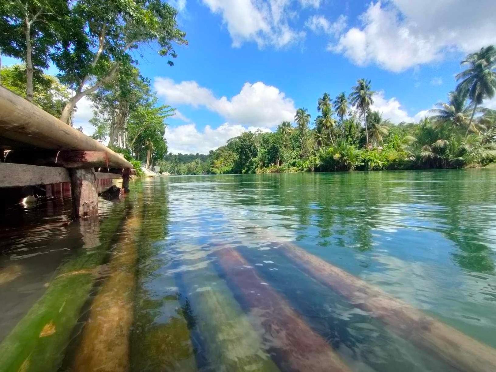 Gbu Loboc River Guesthouse Bagian luar foto