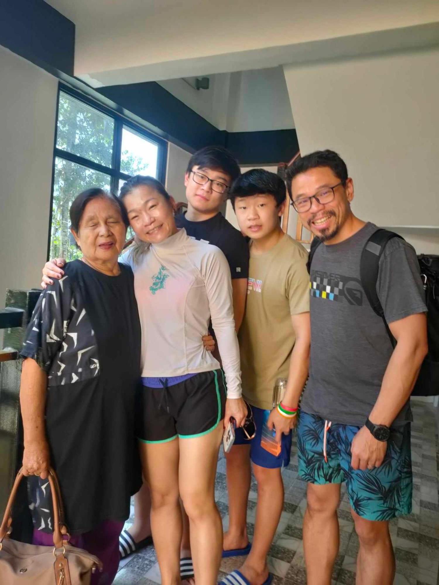 Gbu Loboc River Guesthouse Bagian luar foto