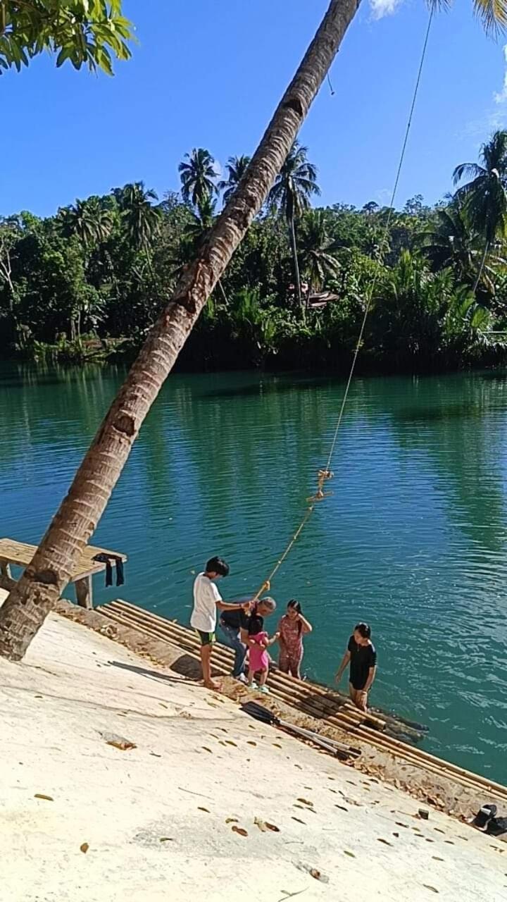 Gbu Loboc River Guesthouse Bagian luar foto
